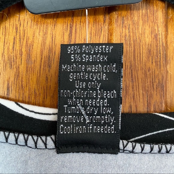 NWT Lildy V-Neck Floral Tunic Dress Red Accents - Picture 5 of 11